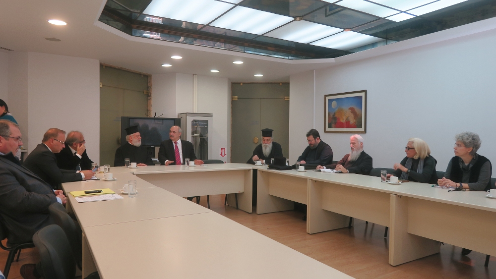 Σε συνάντηση στο Υπ. Εξωτερικών ο Μητρ. Σύρου