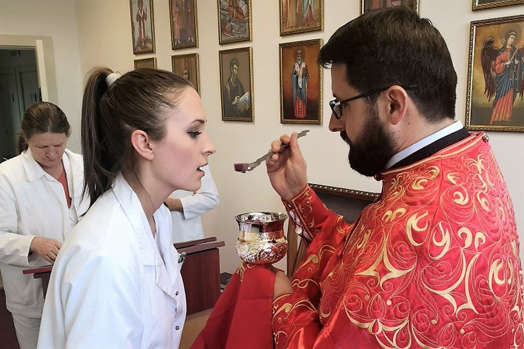 Литургија у болничком параклису Светих врачева у Бијељини