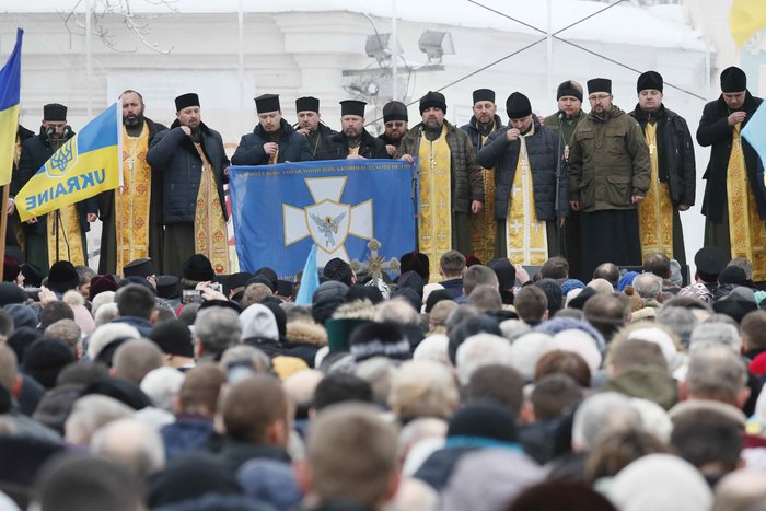 На "объединительный собор" в Киев людей централизовано вагонами свозили со всей Украины
