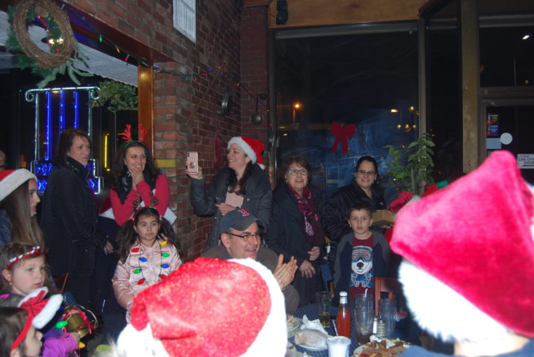 Οι μαθητές του Greek Group Tutoring γέμισαν τη Βοστώνη με κάλαντα