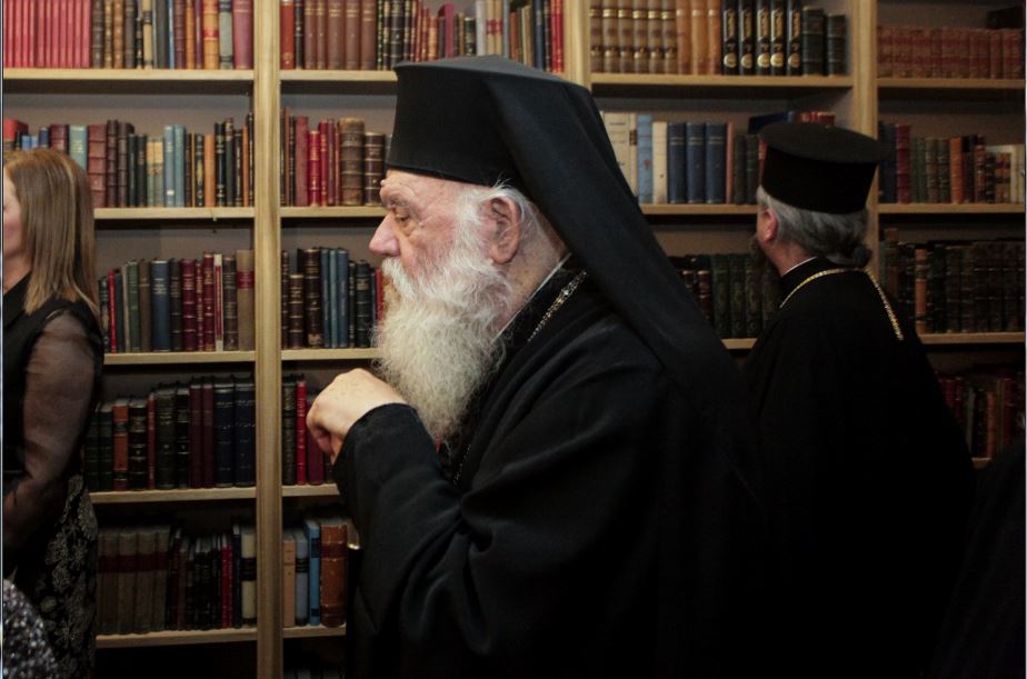 Στα εγκαίνια της βιβλιοθήκης της ΕΣΗΕΑ ο Αρχιεπίσκοπος