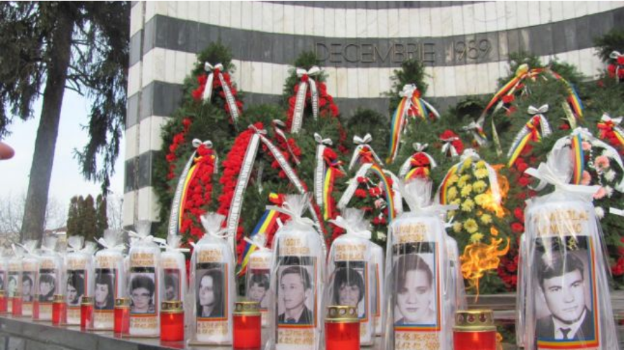 Eroii din decembrie `89 au fost pomeniți la cimitirul dedicat lor din București