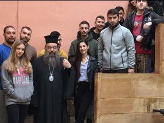 170 δέματα με τρόφιμα σε φοιτητές από τον Μητροπολίτη Χίου