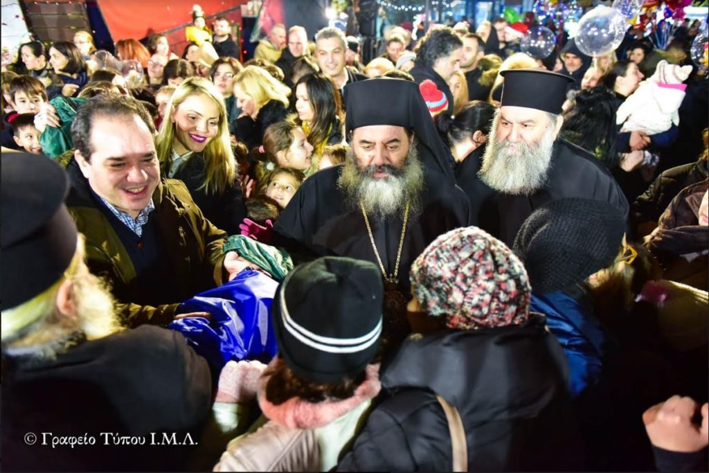 Διανομή Σχολικών Ειδών από “Αποστολή” και Φωταγώγηση Χριστουγεννιάτικου Δέντρου