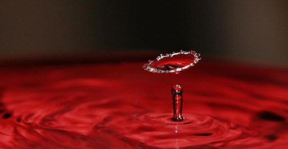 “Λόγια ένθεα ωσάν με σαΐτας”