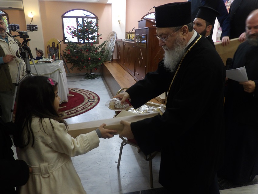 Tην Ιερατική οικογένεια ενίσχυσε ο Μητρ.Κορίνθου