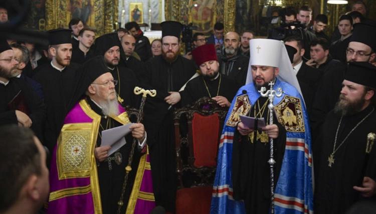 Patriarch Bartholomew formally grants tomos of autocephaly to Ukrainian schismatic church