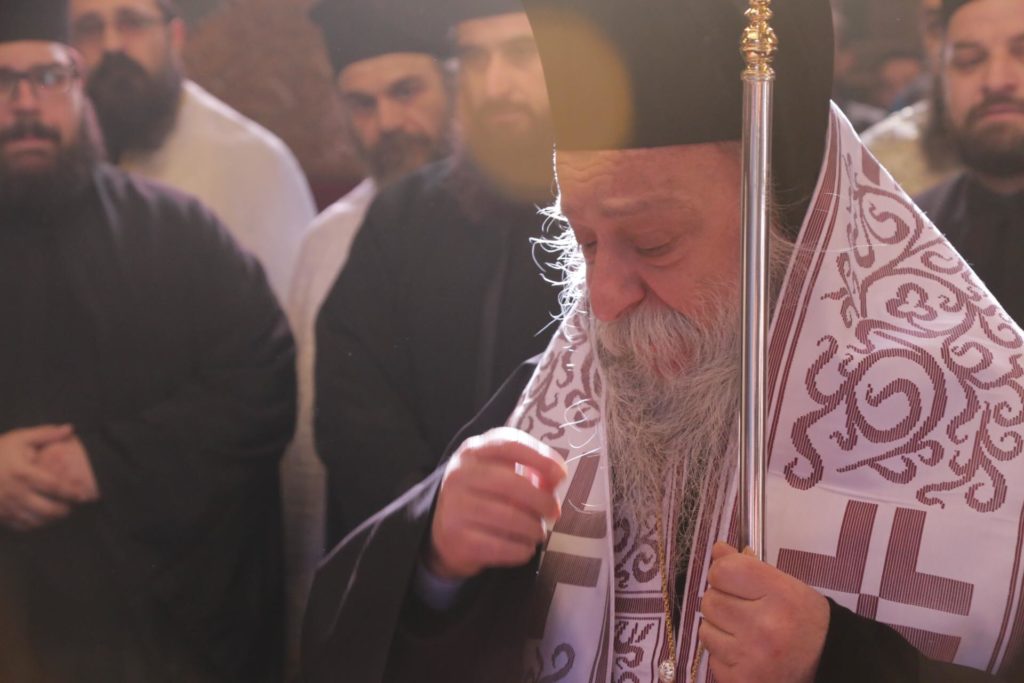 “Λύγισε” η Σιάτιστα μπροστά από το σεπτό σκήνωμα