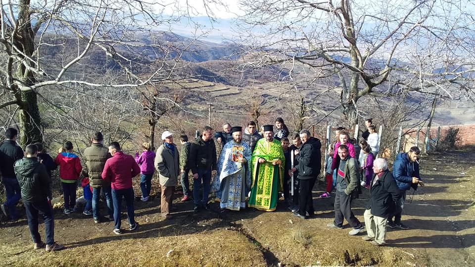 U zhvillua dita e Ujit të Bekuar me kalendarin e vjetër në fshatin Shelcan në Kishën e Shën Nikollës.