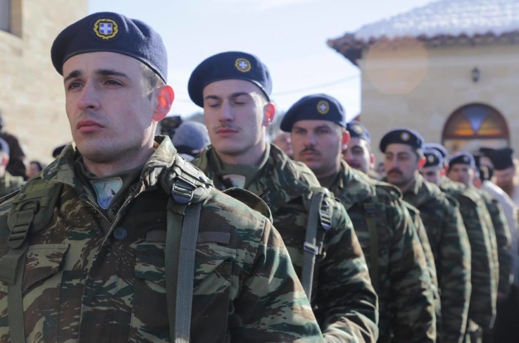 Αρχιεπίσκοπος δεκάδες Ιεράρχες  λαός και στρατός συνόδευσαν τον Μακαριστό Ποιμενάρχη στην τελευταία του κατοικία. Δείτε το βίντεο με την πομπή