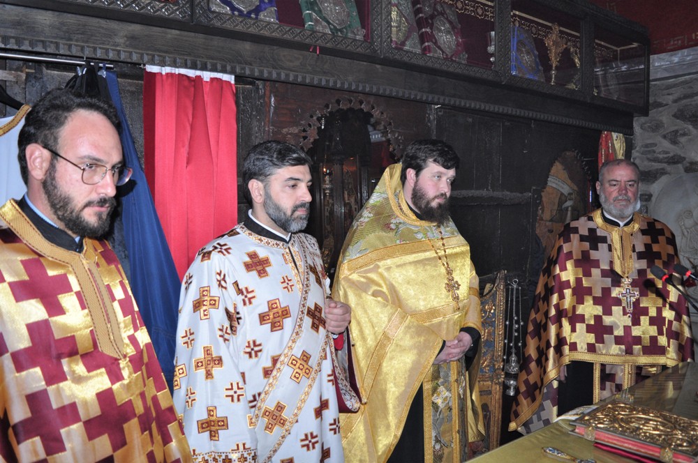 Oλονύκτια αγρυπνία στη Μύκονο για τον Άγιο Γρηγόριο το Θεολόγο