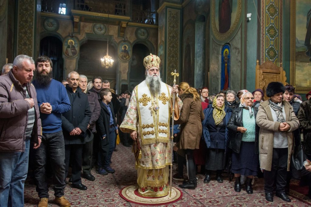 Με λουλούδια υποδέχθηκε τους πιστούς ο Αρχ. Ριμνικίου