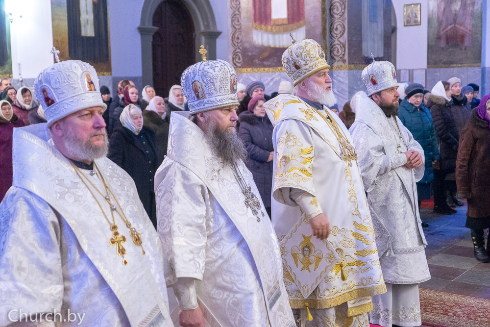 В день памяти мучеников Никомидийских Патриарший экзарх всея Беларуси возглавил Литургию в Успенском Жировичском монастыре