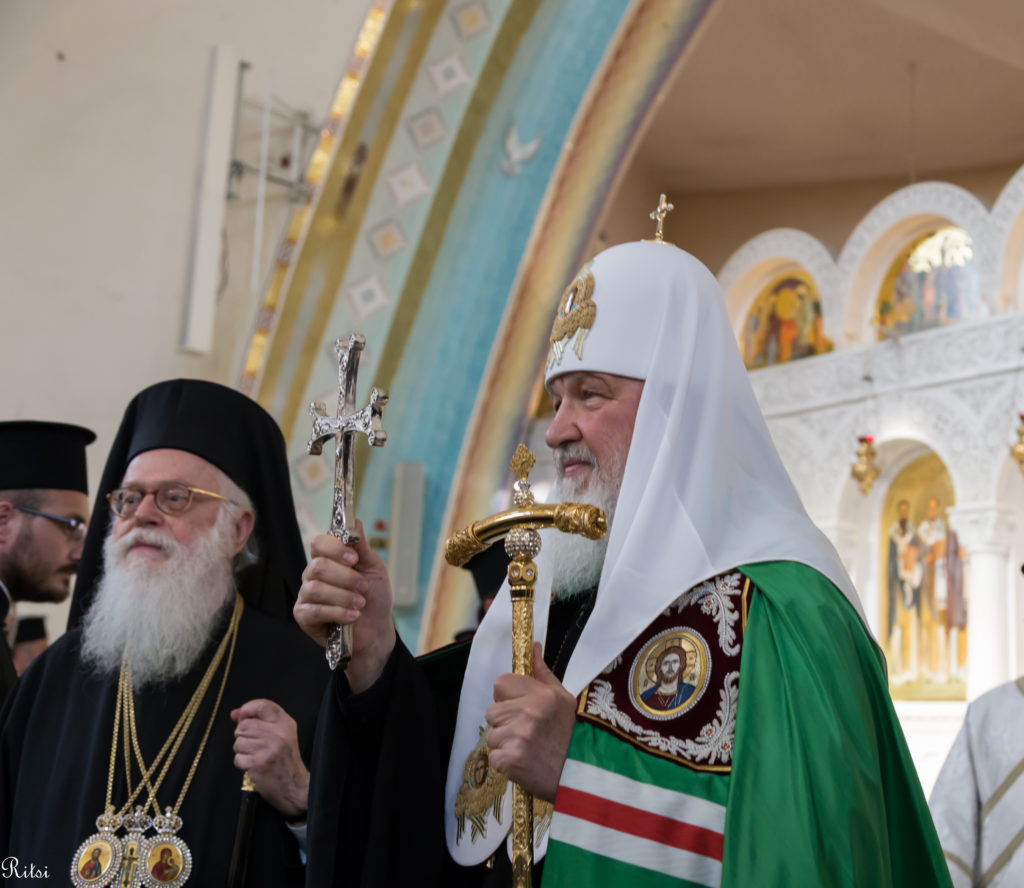 Οι ευχές του Πατρ. Κυρίλλου στον Αρχιεπ. Αλβανίας