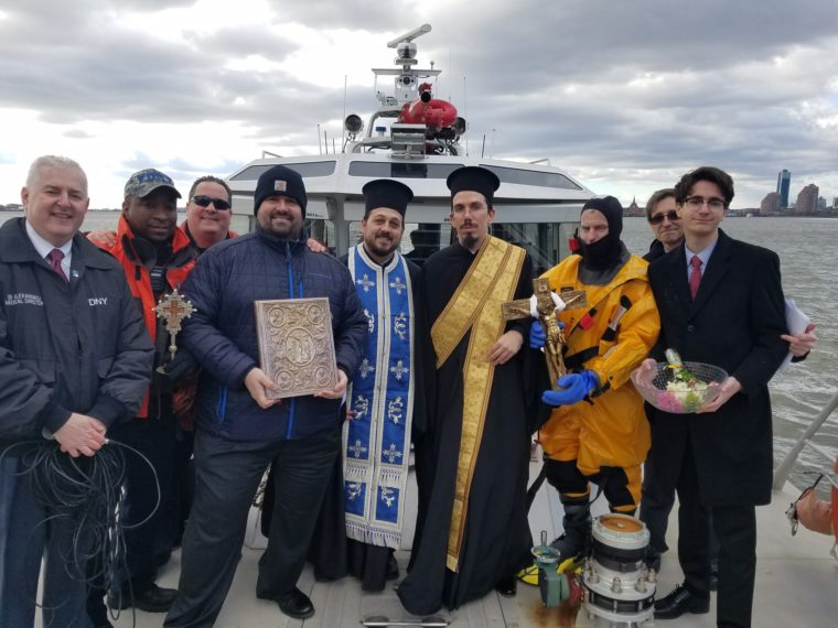 Τα Θεοφάνεια της κοινότητας των Αγιών Κωνσταντίνου και Ελένης Μπρούκλιν (βίντεο)