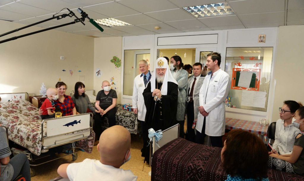 В праздник Рождества Христова Святейший Патриарх Кирилл посетил Научно-исследовательский институт детской онкологии и гематологии в Москве