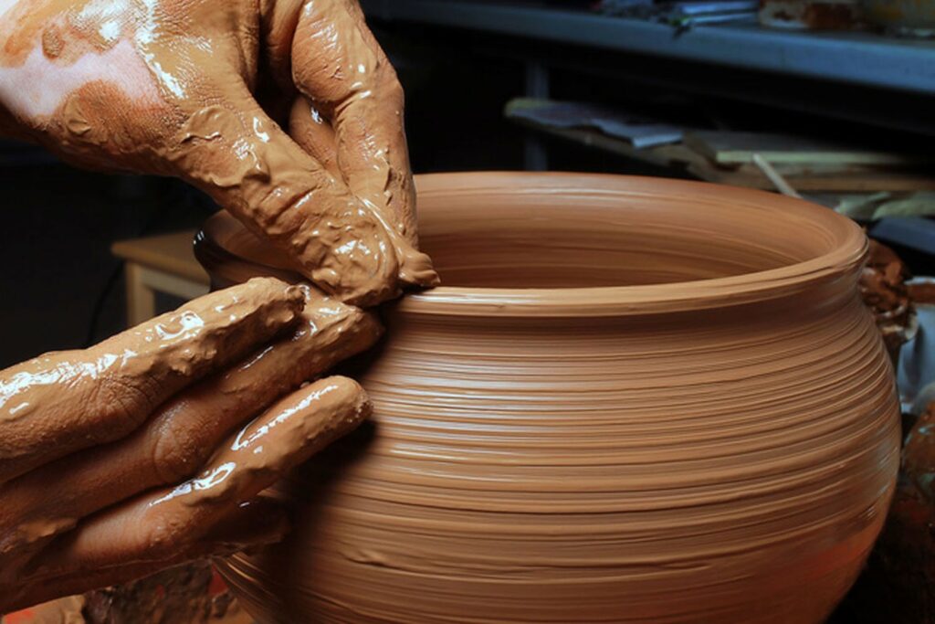 Σχολή Αγγειοπλαστικής Αγίου Αθανασίου Πολυδρόσου