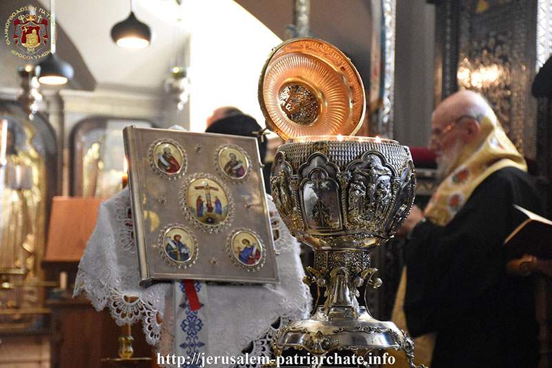 خدمة صلاة الساعات الكبرى وسر الزيت المقدس لعيد الميلاد المجيد في البطريركية
