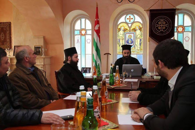 Και στο βάθος… Εκκλησία της Αμπχαζίας