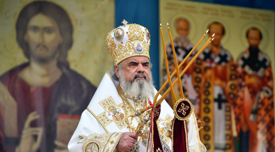 Patriarhul Daniel: Sfinţii Trei Ierarhi sunt rugători ai noştri în faţa Sfintei Treimi