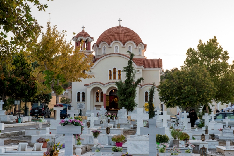 Θεία Λειτουργία κάθε Κυριακή στο Κοιμητήριο Βόλου