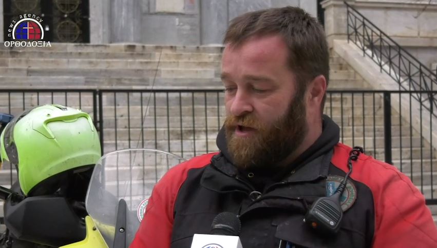 Το πρωί Ιερέας, το βράδυ διασώστης του ΕΚΑΒ