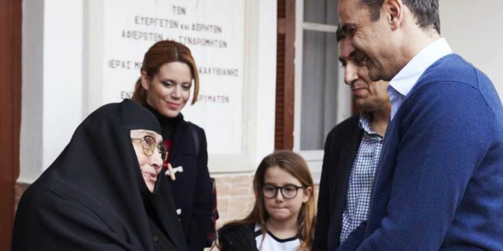 Η συγκινητική στιγμή του Λ. Αυγενάκη με τη μοναχή Τιμοθέη