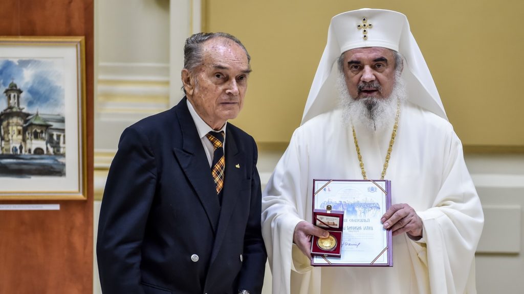 Gheorghe Leahu a donat Patriarhiei Române 32 acuarele, „comori ale arhitecturii ortodoxe românești”