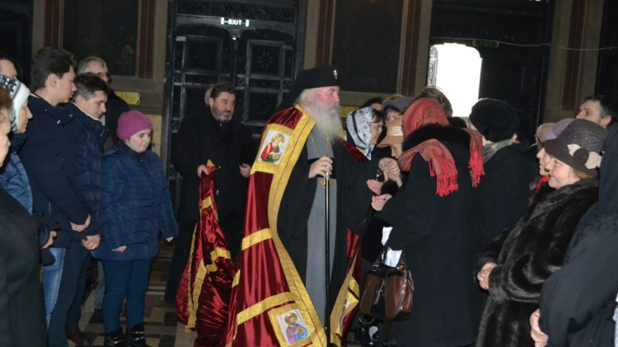 Sute de bănățeni s-au rugat în prima zi a anului împreună cu Mitropolitul Ioan