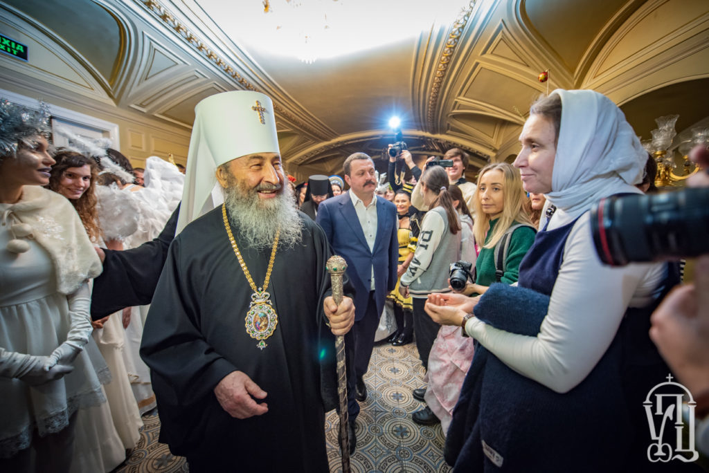 Блаженнейший митрополит Киевский Онуфрий посетил благотворительный детский праздник в Национальной опере Украины