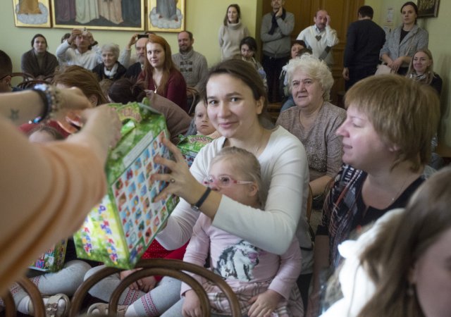 Более 16 тысяч подарков на Рождество для нуждающихся собрала служба «Милосердие»