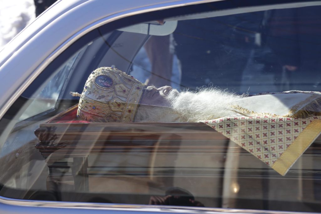 Πλήθος κόσμου για τον Μακαριστό Ποιμενάρχη στη Σιάτιστα- Συγκινητικές στιγμές. Τι είπαν στο ΟΡΘΟΔΟΞΙΑ Ιεράρχες ( φωτογραφίες και βίντεο )