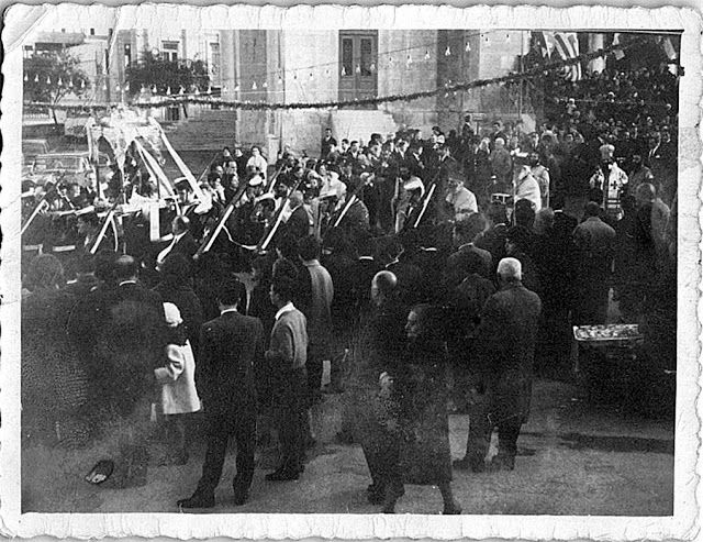 Ιστορικές φωτογραφίες από περιφορά του Αγίου Βασιλείου στον Πειραιά