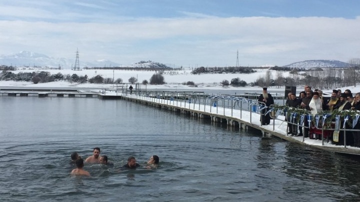Κοζάνη: Σε συνθήκες παγετού ο αγιασμός των υδάτων στην Δυτική Μακεδονία