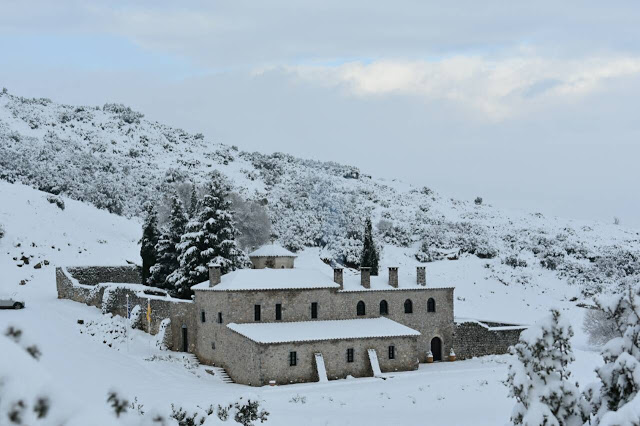 Αποκλεισμένο από τα χιόνια μοναστήρι της Αττικής