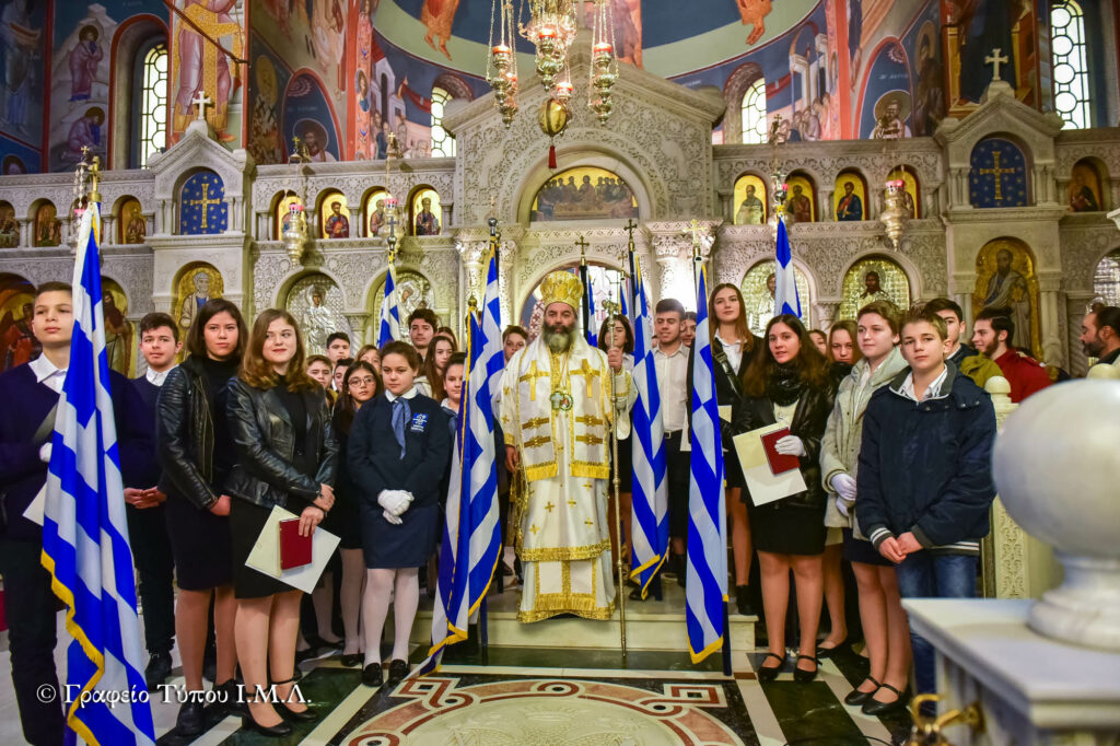 Ο Μητρ. Λαγκαδά συνεχάρη και εβράβευσε μαθητές (φώτο)