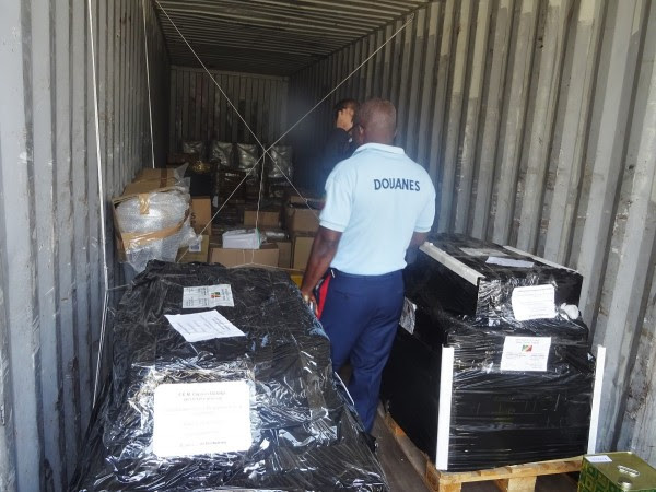 Άφιξη κοντέινερ στην Ι.Μ. Μπραζαβίλ