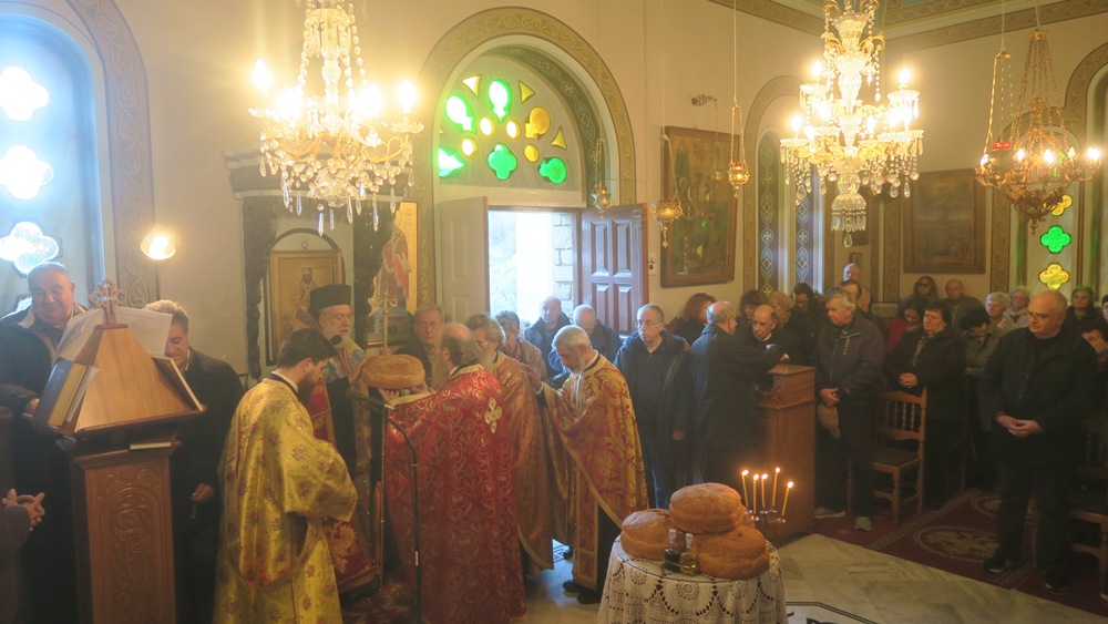 Αρχιερατικός Εσπερινός Αγίου Αθανασίου στην Ι.Μ. Σύρου