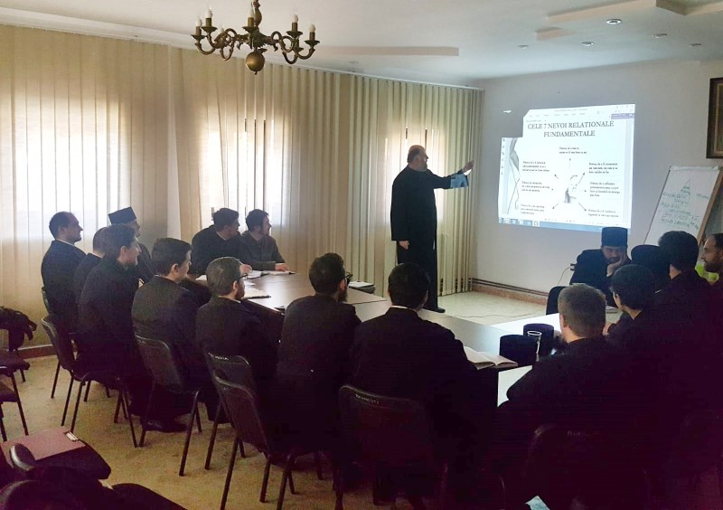 Cursuri privind misiunea în rândul tinerilor la Protoieria Târgu Bujor