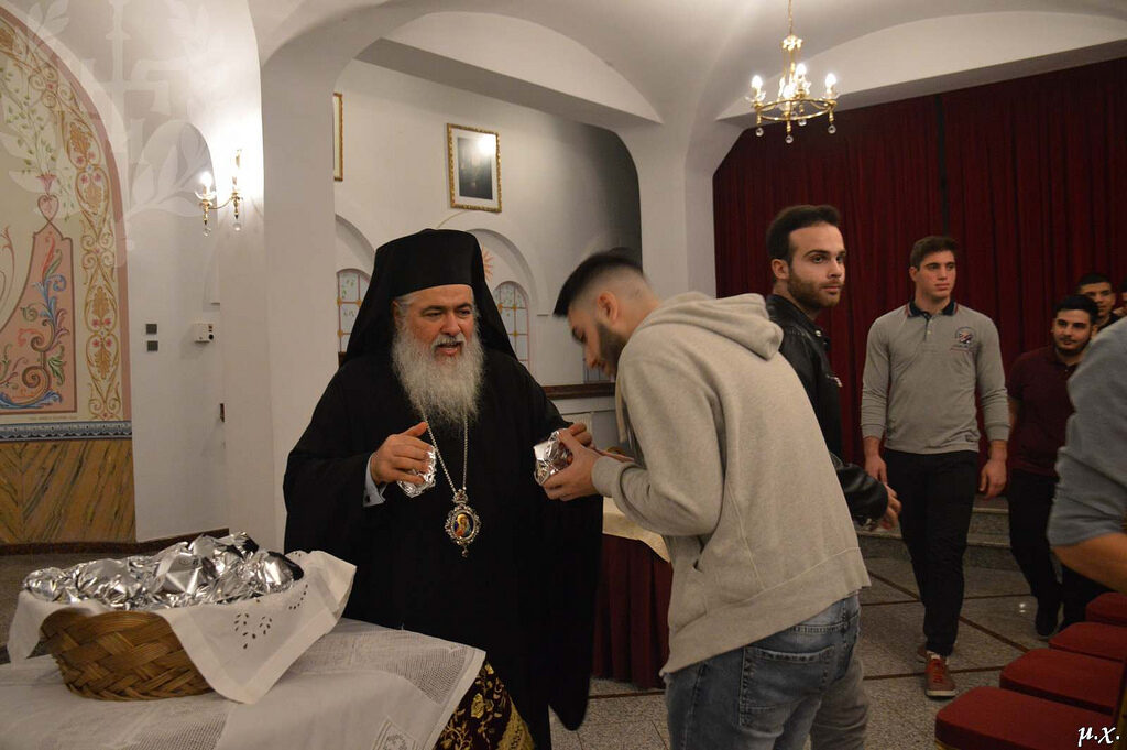 Ο Μητρ.Νεαπόλεως με τα στελέχη των κατασκηνώσεων