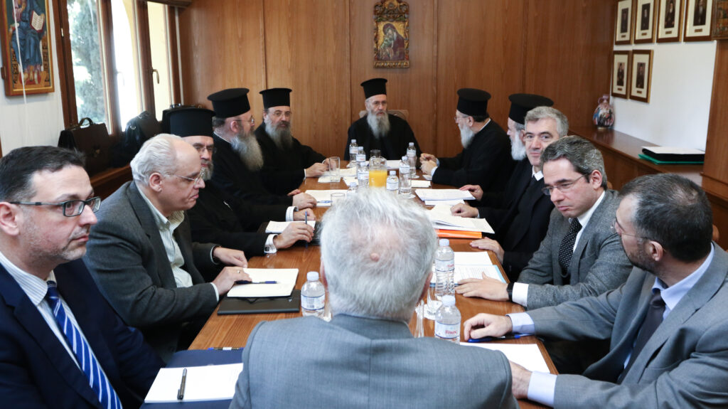 Meeting between members of a Church of Greece-affiliated committee of dialogue, with the Education Minister, proved fruitless