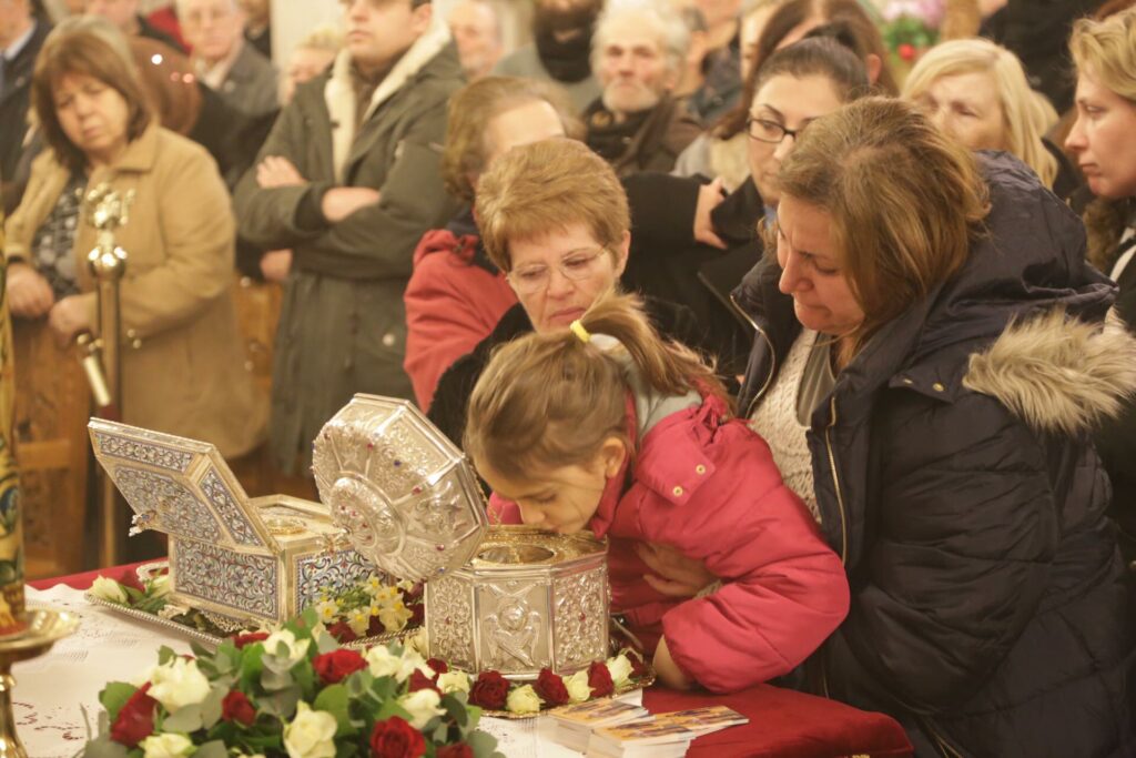 Με διάχυτη ευλάβεια η Υποδοχή της Τιμίας Κάρας του Αγ. Κυπριανού στη Θεσσαλονίκη