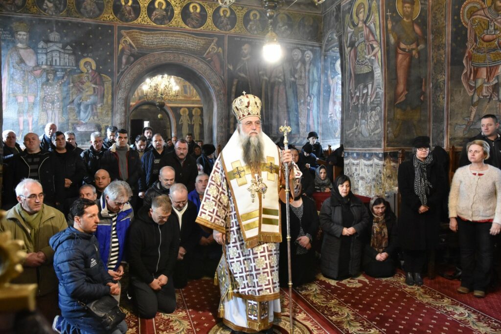 Dumnezeu așteaptă până la cea din urmă clipă a vieții noastre să ne îndreptăm, a amintit Arhiepiscopul Râmnicului