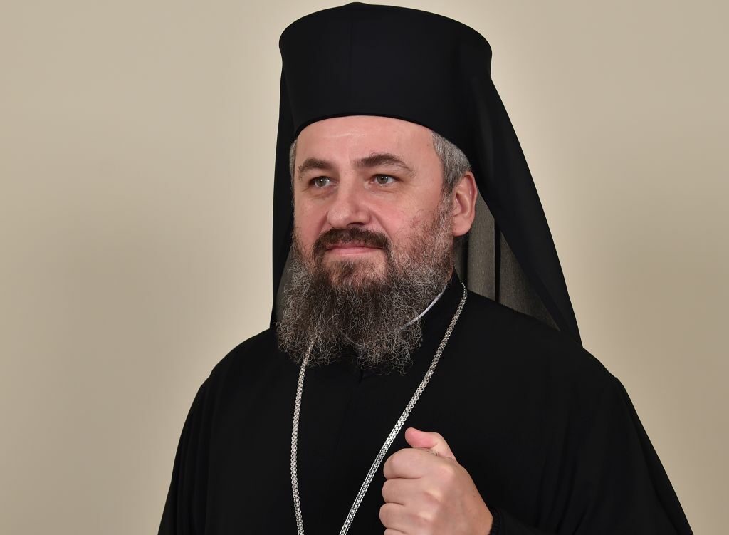 Episcopul Gurie oferă un catehism ortodox fiecărei familii din eparhie
