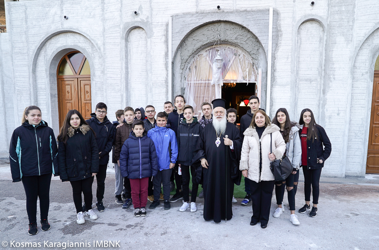 Μαθητές και Μαθήτριες στον Ιερό Ναό του Αγίου Λουκά του Iατρού