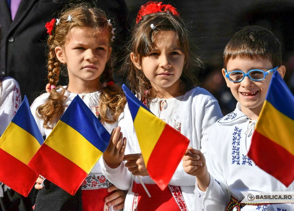 De Ziua Limbii Materne îţi prezentăm cinci aspecte care evidenţiază rolul Bisericii în dezvoltarea limbii române