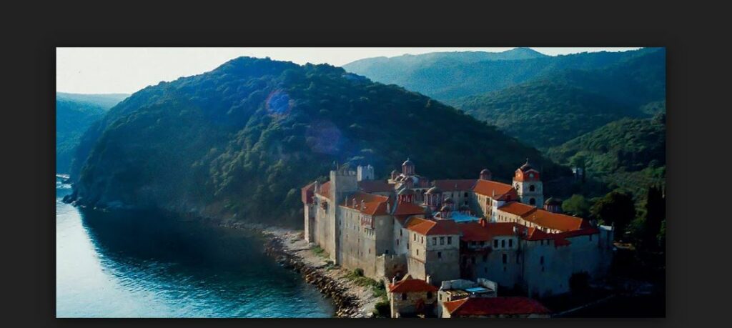 Η πραγματικότητα για την υποτιθέμενη δίωξη των καταληψιών της Μονής Εσφιγμένου (φώτο)