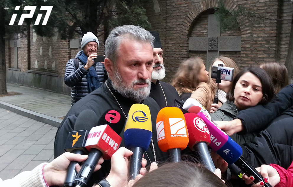 დეკანოზი მიქაელ ბოტკოველი – პატრიარქის და, დედა ნატალია არანაირ ბიზნესსაქმიანობას არ ეწევა