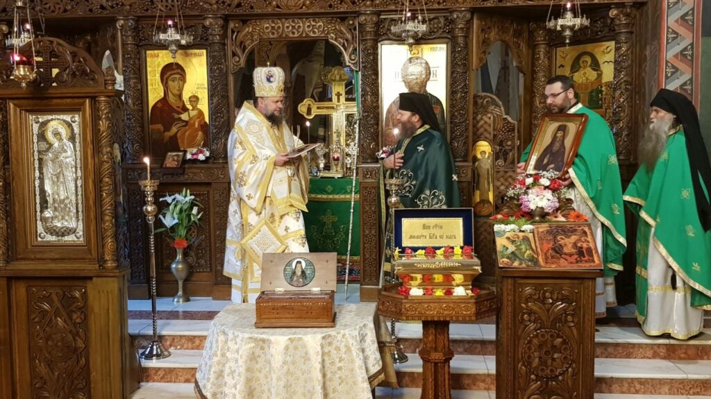 Mitropolitul Nicolae a primit în dar pentru românii din SUA fragmente din moaștele unui sfânt bucureștean