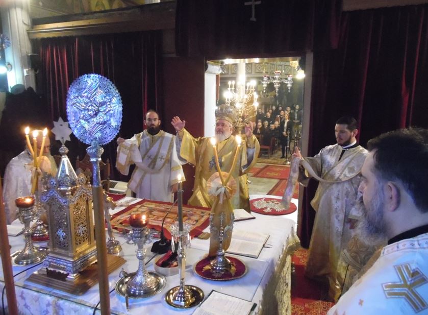 Ο ασπασμός της ειρήνης και το δαχτυλίδι της υιοθεσίας